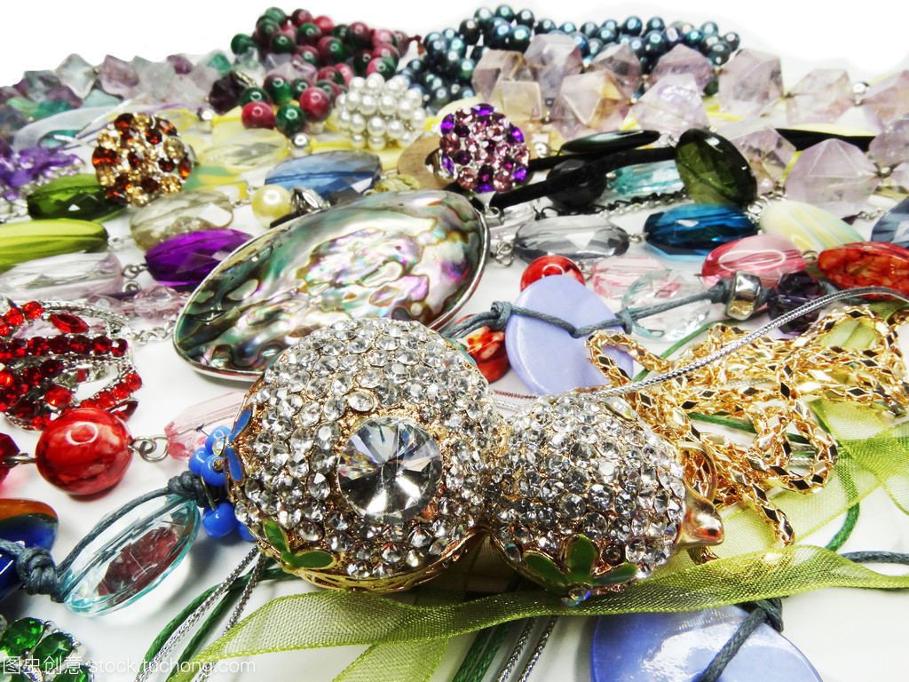 水晶珠子珠宝 时尚语境下的饰品新定义